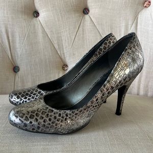 Jessica Simpson snakeskin heels 4”